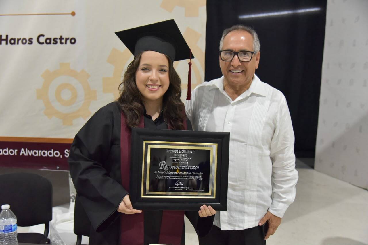 Talento, esfuerzo y sueños: Nicole y Xénesys dan nombre a la generación 2023-2026 del CBTis 45
