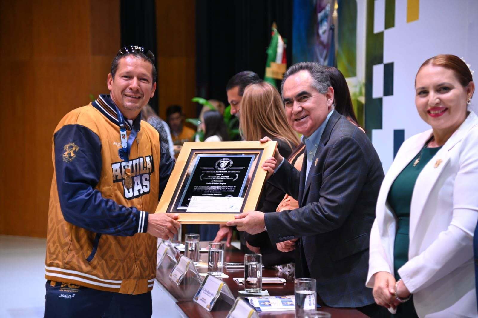 ¡Las Águilas de la UAS vuelan alto! Premian a 224 talentos deportivos