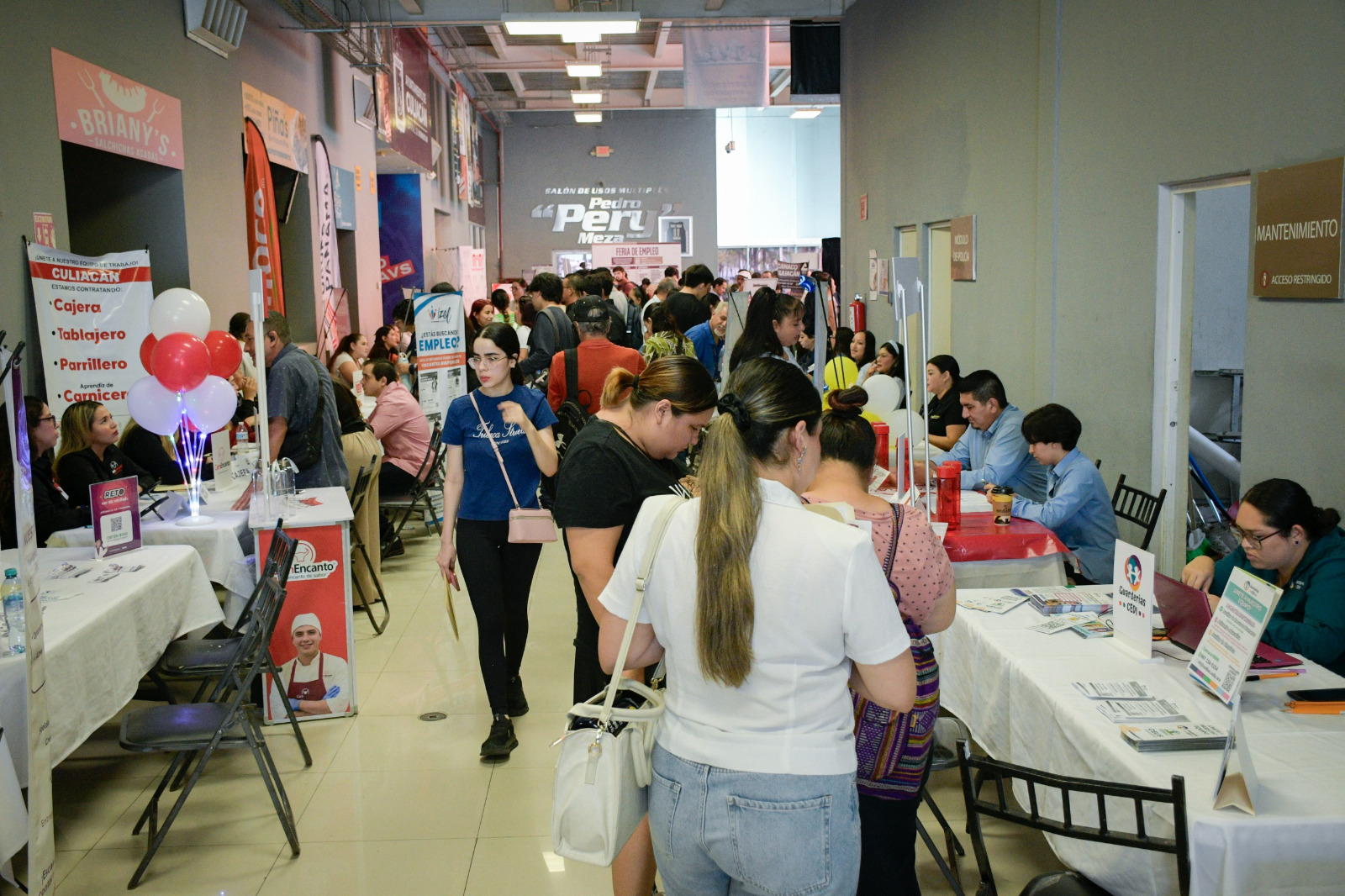 Más de 800 personas participan en la Feria de Empleo del Ayuntamiento de Culiacán