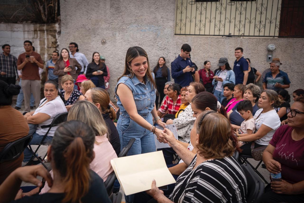 ”Nos brindan mucha seguridad”: vecinos al recibir siete calles pavimentadas en la colonia 5 de Mayo