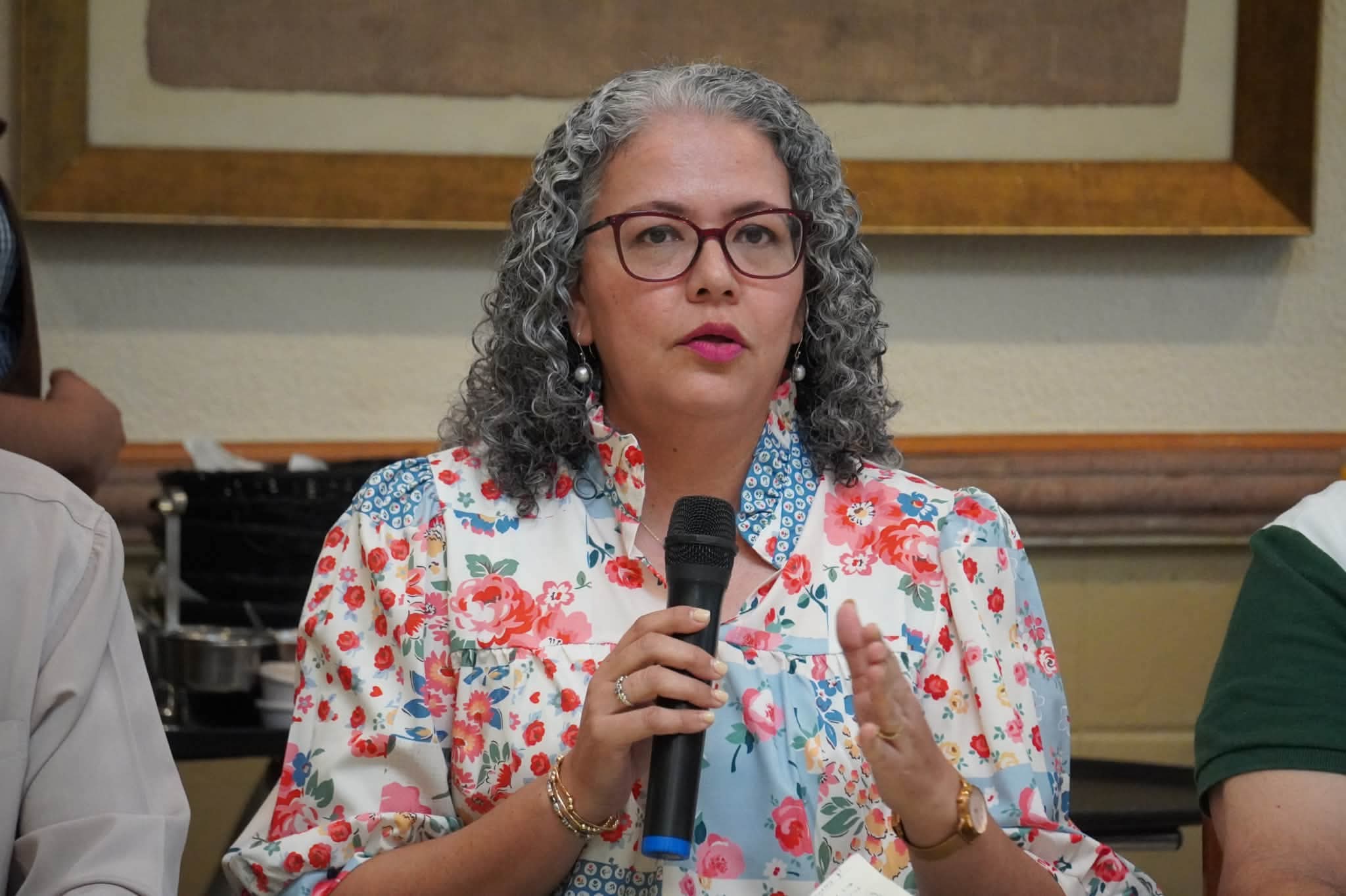 Graciela Domínguez dialoga con profesionistas sobre los retos de Sinaloa