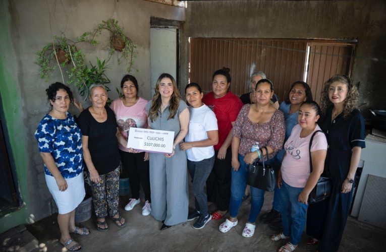Ana Miriam Ramos entrega crédito de 107 mil pesos a 12 mujeres emprendedoras de Culiacán