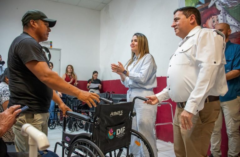 Entregan 15 sillas de ruedas y otros apoyos a habitantes de Costa Rica