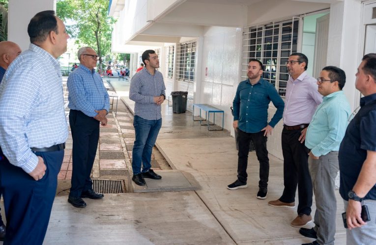 Autoridades de la UAS fortalecen la comunicación con sus estudiantes en las aulas de unidades académicas, con el objetivo de reforzar en el ámbito de competencias universitarias la seguridad de todas y todos
