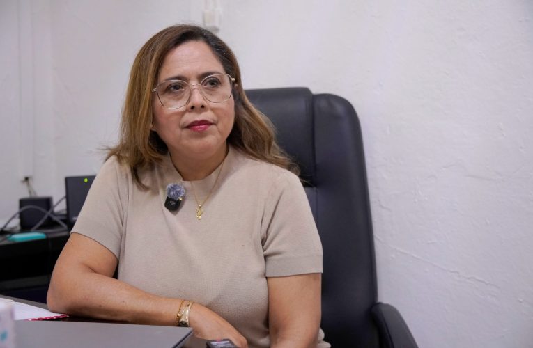 Impulsa la UAS la salud visual en sectores vulnerables; CIDOCS combate la presbicia con donación de lentes de lectura.